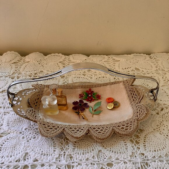 Vintage Silver Plate Oval Tray with Handle/ Blush Coloured Linen Crochet Napkin - Picture 15 of 16